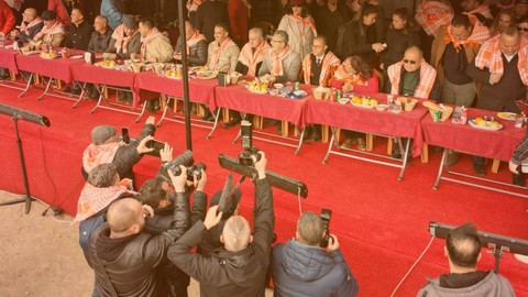 CHP Kuyucak İlçe Yönetimini Kahreden Ölüm, Deve Güreşi İzlerken Yere Yığıldı