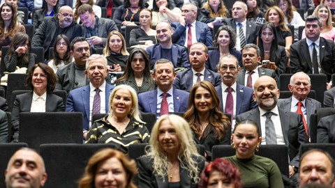 Özgür Özel, Yunus Emre Tasavvuf Müzikali'nin İlk Gösteriminde