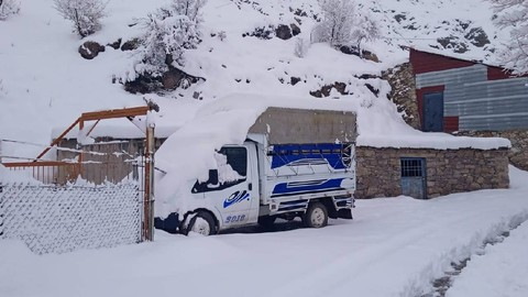 Eksi 2 Derecelik Kentte Kar Çilesi, Okullar Tatil Oldu, Yollar Kapandı