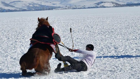 Çıldır Gölü'nde Festival Coşkusu, Renkli Görüntülere Sahne Oldu