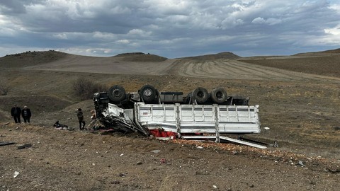 Ankara’da Kamyon Devrildi, Yaralılar Var