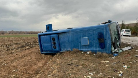 Cezaevi Aracı Şarampole Devrildi, Çok Sayıda Yaralı Var