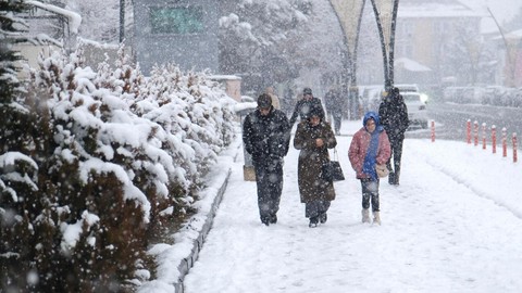 Kış Asıl Şimdi Başlıyor: İstanbul'da Kar Alarmı! Günlerce Sürecek