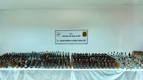Antalya'da Yüzlerce Litre Sahte İçki Ele Geçirildi