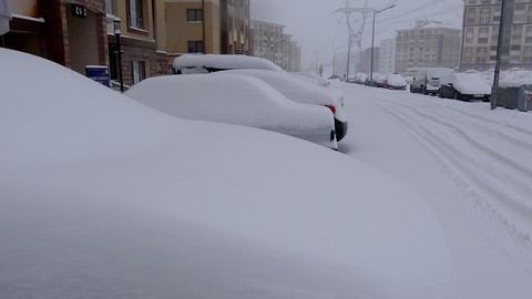 Doğu’da Kar Çilesi, Ulaşım Felç Oldu