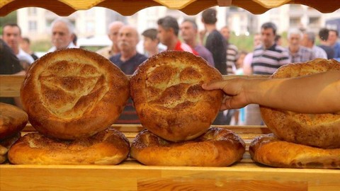İmamoğlu Duyurdu! Halk Ekmek'te Ramazan Pidesi Fiyatı Belli Oldu
