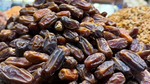 Hurma Alırken Sakın Bakmadan Geçmeyin: Faydası Yok Zararı Var!