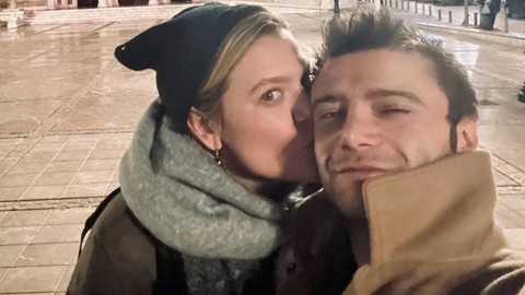Atina Tatilinden Romantik Kareler... Aşklarını İlan Ettiler