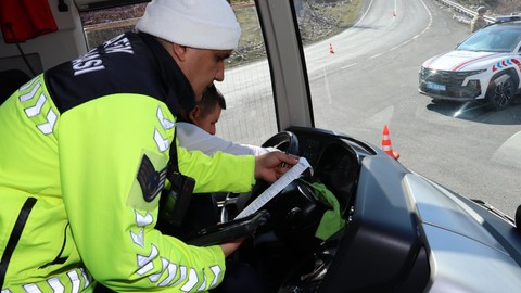 Jandarmadan Hakkari’de Trafik Denetimi
