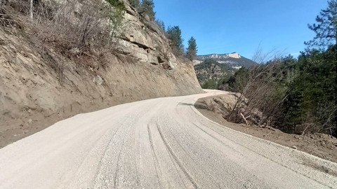 Karabük'te Heyelan Dolayısıyla Kapanan Yol Açıldı  