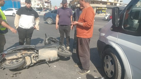Motosiklet ile Minibüs Çarpıştı