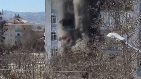 Elazığ'da Zemin Kattaki Dairede Yangın
