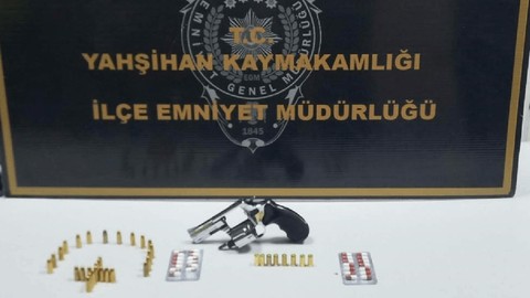 Kırıkkale'deki Operasyonda Tabanca ve Çok Sayıda Uyuşturucu Madde Ele Geçirildi