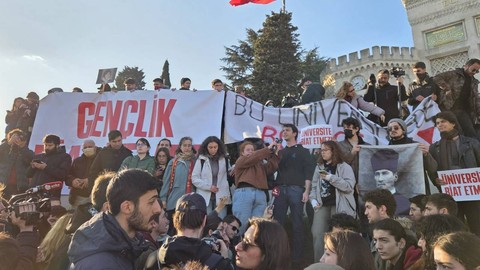 Öğrenciler İmamoğlu'na Destek İçin Saraçhane'de
