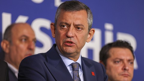 Özgür Özel Oyunu Kullandı ve Net Konuştu! 'İmamoğlu Hem Silivri Hem Çankaya Yolunda'