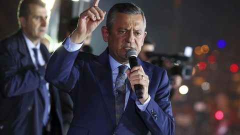 Özgür Özel'den Dikkat Çeken Çıkışı! 'Özgür Ölecek, Saraçhane'yi Bırakmayacak'