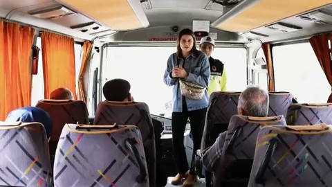 Jandarma, Yolcu Gibi Otobüse Bindi