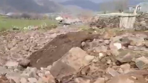 Elazığ’da Heyelan Ulaşımı Durdurdu