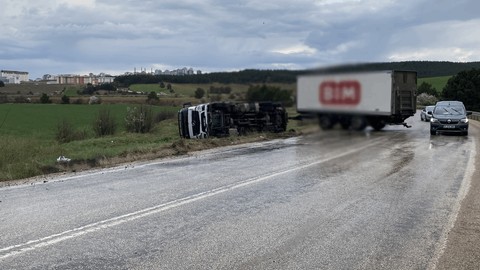 Kastamonu'da Kamyon Devrildi, 1 Yaralı