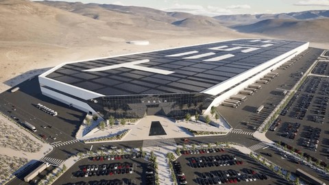 Tesla Bayisindeki Yangında 17 Araç Küle Döndü