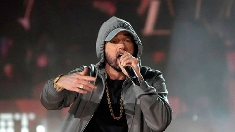 Rapçi Eminem Dede Oldu