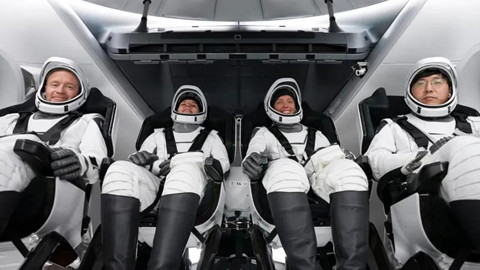 SpaceX'in Uzay Yolcuları Dünya'ya İniş Yaptı
