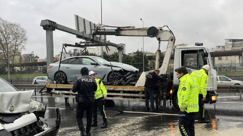 İstanbul'da Sağanak Yağış Zincirleme Kaza Getirdi!