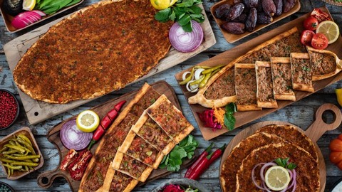 Lahmacun, Kokoreç ve Döneri Solladı: Dünyanın En İyi Sokak Yemeği Belli Oldu
