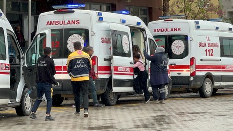 Adıyaman’da Okul Önünde Dağıtılan Şeker 15 Öğrenciyi Zehirledi