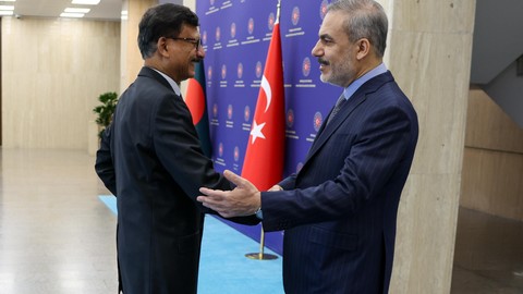 Dışişleri Bakanı Fidan Bangladeşli Mevkidaşı ile Bir Araya Geldi  