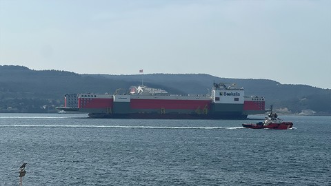 Yüzer Havuz, Çanakkale'den Geçti