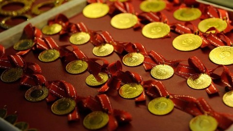 Gram Altın Göz Kırptı, Rotası Belli Oldu! Finans Devleri Peş Peşe Açıkladı