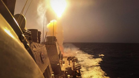 Husiler'den İsrail'e ve ABD Uçak Gemilerine Bombardıman
