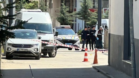 Kardeşini Hastane Önünde Vurdu