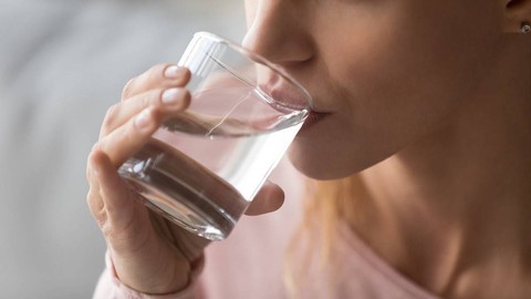2 Bin Yıllık Doğal Yöntem: Bir Bardak Suya Sadece Bir Kaşık Ekleyin, O Sorunları Kökten Çözüyor