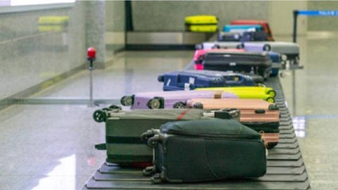 Havalimanı Müdürü Ağzından Kaçırdı: Bu Renk Bavul Kullananlar Bagaj Sırası Beklemiyor