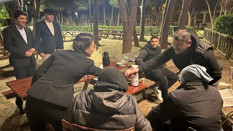 CHP'den Deprem Endişesiyle Dışarıda Sabahlayan Vatandaşlara Ziyaret