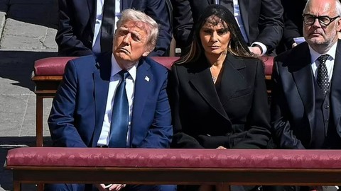 Melania Trump Doğum Gününde Yas Kıyafetleri Giydi
