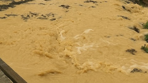Etkili Sağanak Köy Yolunu Nehre Çevirdi
