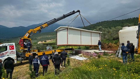 İzmir’de Kaçak Yapılara Müdahale Edildi