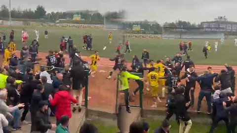 Yeşil Saha Boks Ringine Döndü! Bitiş Düdüğünün Ardından Yumruklar Konuştu