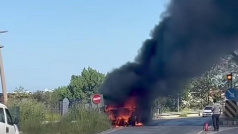Alev Alan Çarşaf Yüklü Tır Yürekleri Ağza Getirdi