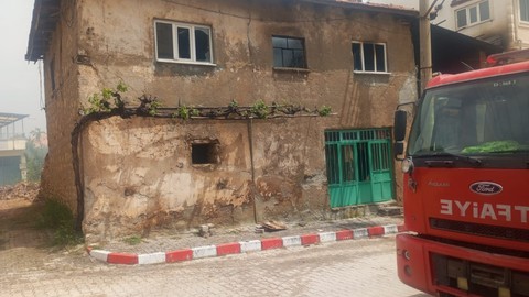 Afyonkarahisar'da Kerpiç Ev Küle Döndü