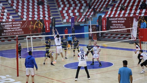 Ağrı’da Voleybol Şöleni: Ağrı Adalet Şampiyon Oldu