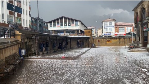 Yozgat'ı Önce Dolu Sonra Sağanak Vurdu