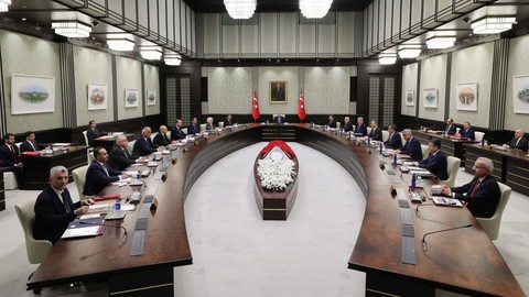 Kabine Sona Erdi: Toplantıda Dikkat Çeken Jest