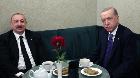Cumhurbaşkanı Erdoğan, Azerbaycan Cumhurbaşkanı Aliyev ile Görüştü