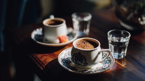 Kahvenin Yanında Neden Soğuk Su İçilmeli? İşte Asırlık Geleneğin Perde Arkası