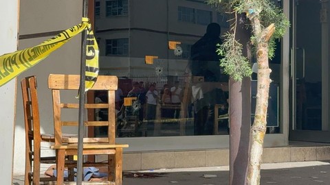 Kıraathanenin Önünde Oturan Gence Silahlı Saldırı