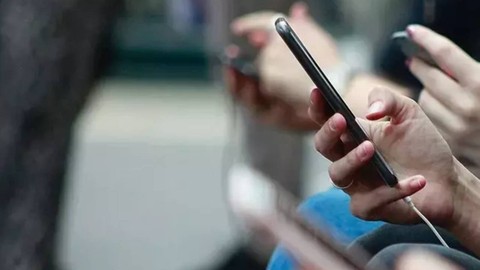 Meğer Telefonlardaki Bu İşaret 'Dinleniyorsunuz' Uyarısıymış! Bu Detayı Görürseniz Dikkat